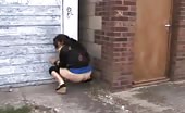 Shaking her ass while peeing 