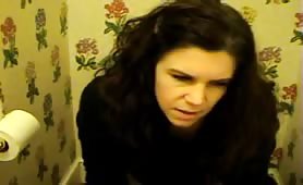 German babe farting on the toilet