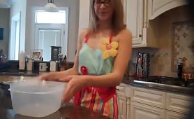 Cooking a shit pudding from her own poop
