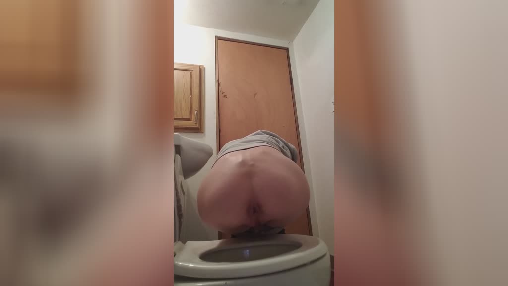 Booty Pooping