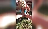 Extreme exhibitionist MILF pissing 